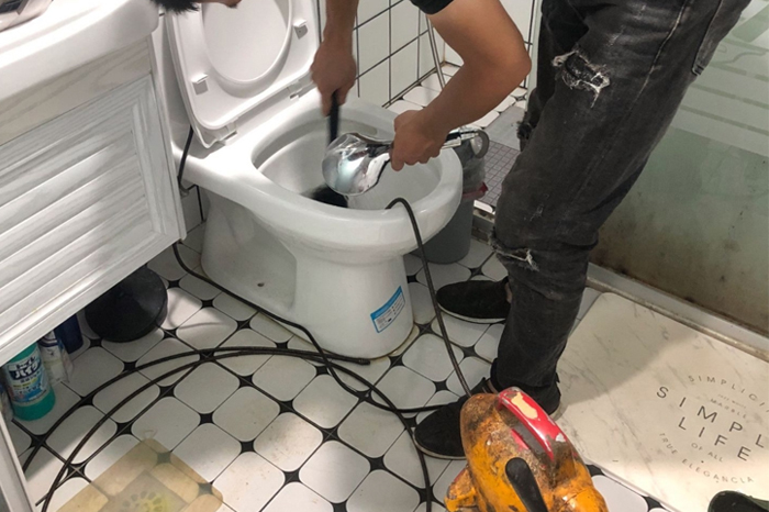 会山镇马桶堵塞自己疏通还是找师傅？专业上门服务让你省时更省心